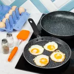KINGHOFF PATELNIA DO SMAŻENIA JAJEK ALUMINIUM CZARNY MARMUREK 24cm