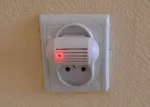 ODSTRASZACZ ULTRADŹWIĘKOWY 230V ..........