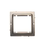 Simon Basic WMUZ-74x2xx-H012 Adapter (przejściówka) na osprzęt standardu 45 × 45 mm. Montaż do puszki na wkręty; satynowy
