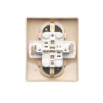Simon Basic WMBW-12211x-9013 Gniazdo wtyczkowe z uziemieniem Schuko podwójne, z przesłonami torów prądowych; beż