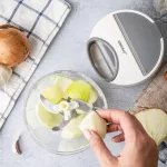 KINGHOFF ROZDRABNIACZ KUCHENNY NAPĘDZANY MECHANICZNIE BIAŁY 900ml