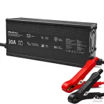 Qoltec Specjalistyczna ładowarka do akumulatora LiFePO4 12V | 20A | PF 0.9 | LED | Inteligentne ładowanie