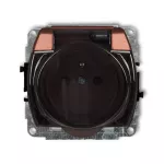 TREND Mechanizm gniazda bryzgoszczelnego z uziemieniem 2P+Z (klapka dymna, bez przesłon torów prądowych) brązowy metalik
