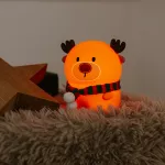 MARY'S lampka nocna LED Reniferek z szalikiem