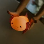 MARY'S lampka nocna LED Aksolotl różowy