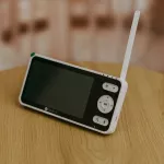 MARY'S niania elektroniczna 2w1 Miś drewniany
